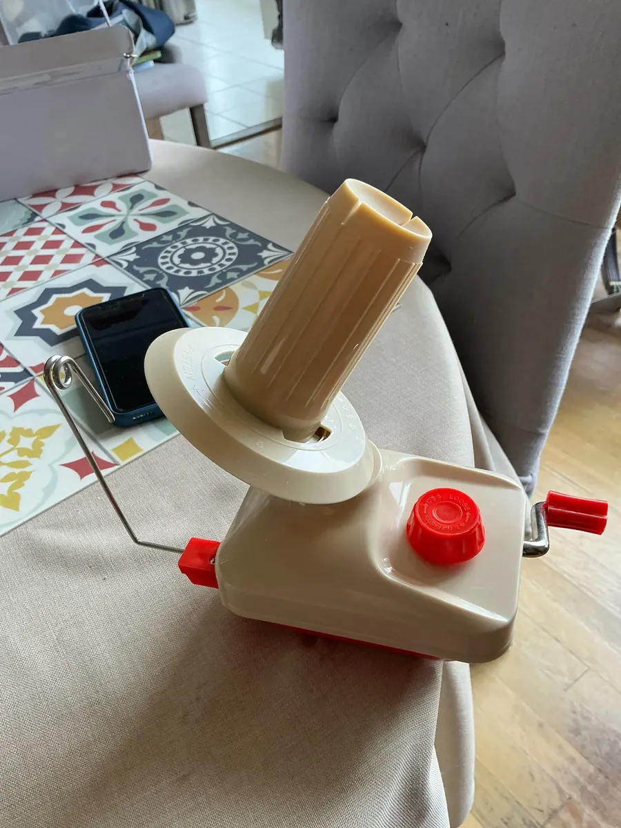 Skeinwright ball winder clamped to a table edge ready to wind, photo from a verified buyer